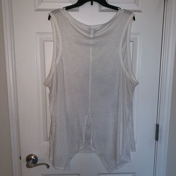 💟🌷Torrid White Love vs Logic Floral Tank - Picture 6 of 7